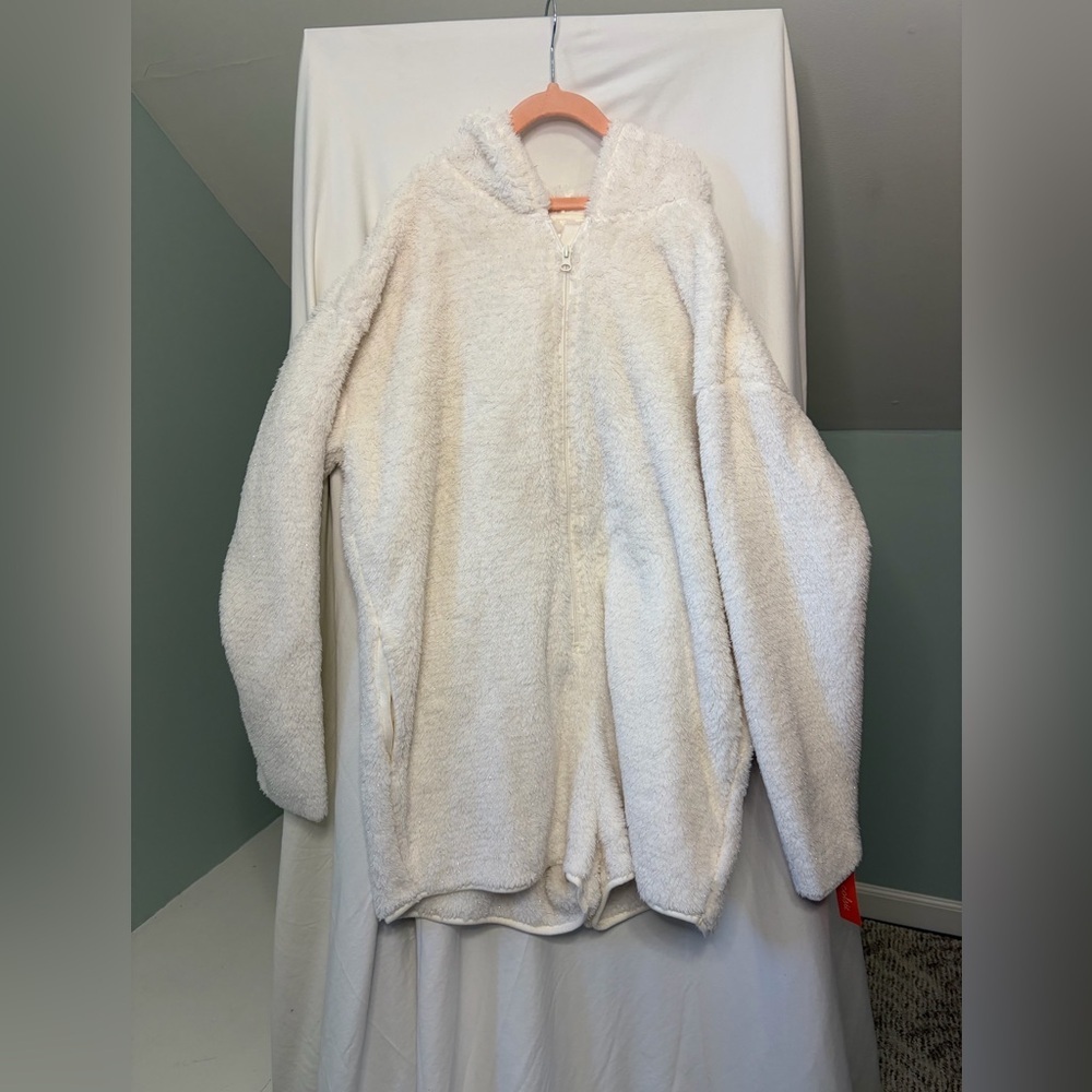 NWT Colsie Adult Fuzzy White Romper Jacket size M